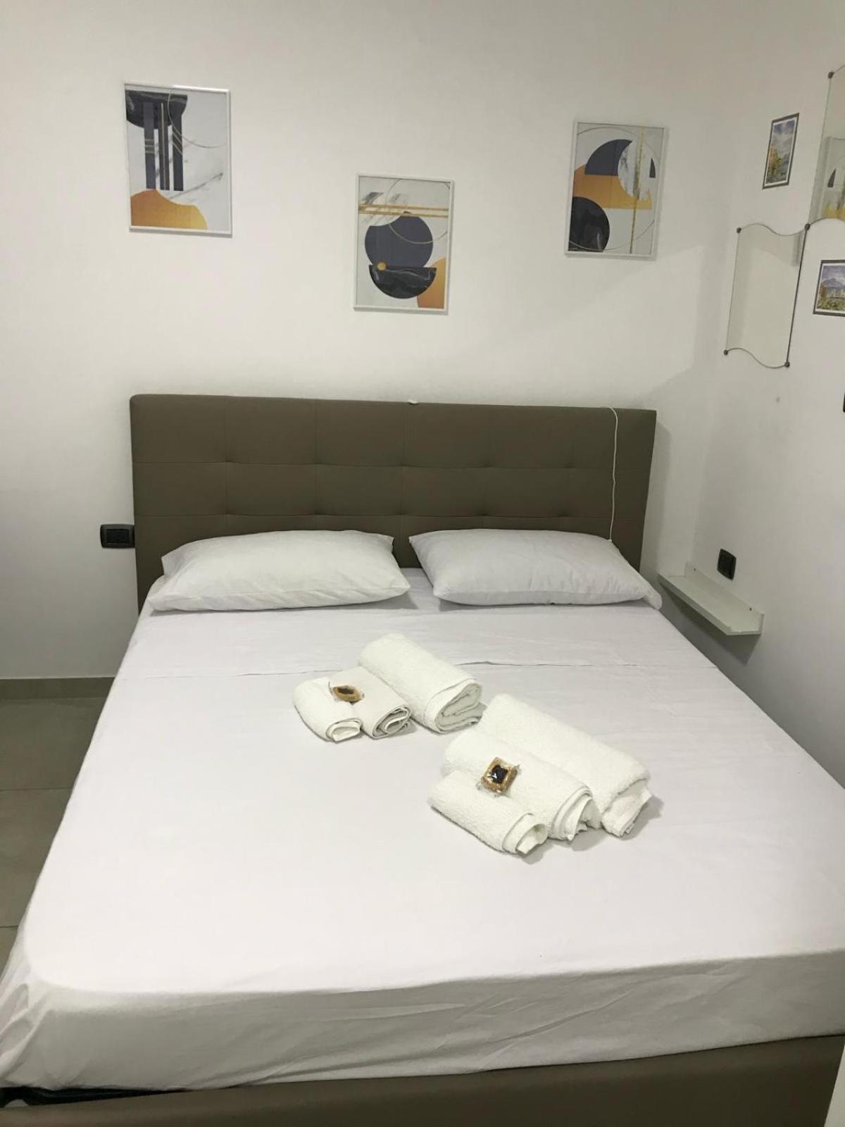 Nadyle House Hotel Napoli Bagian luar foto