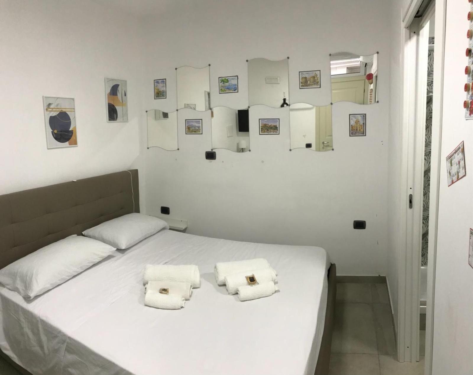 Nadyle House Hotel Napoli Bagian luar foto